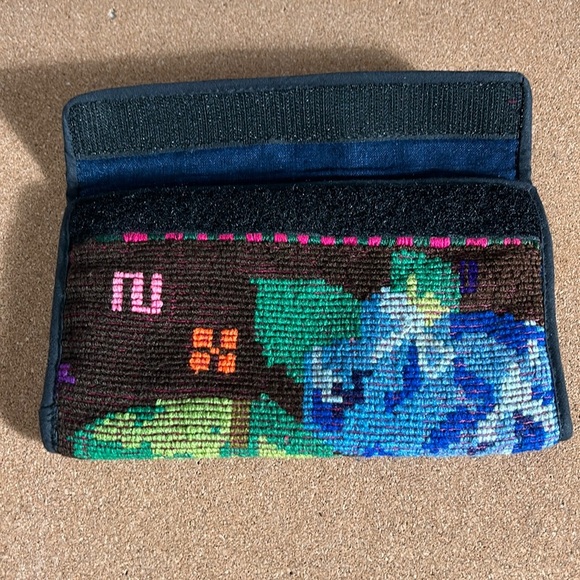 Floral Needlepoint foldable wallet- great condition​ - Picture 4 of 16